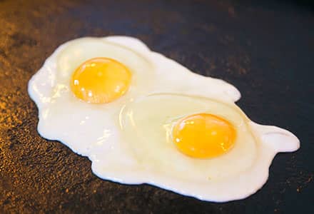 出来立ての味を堪能 目玉焼き