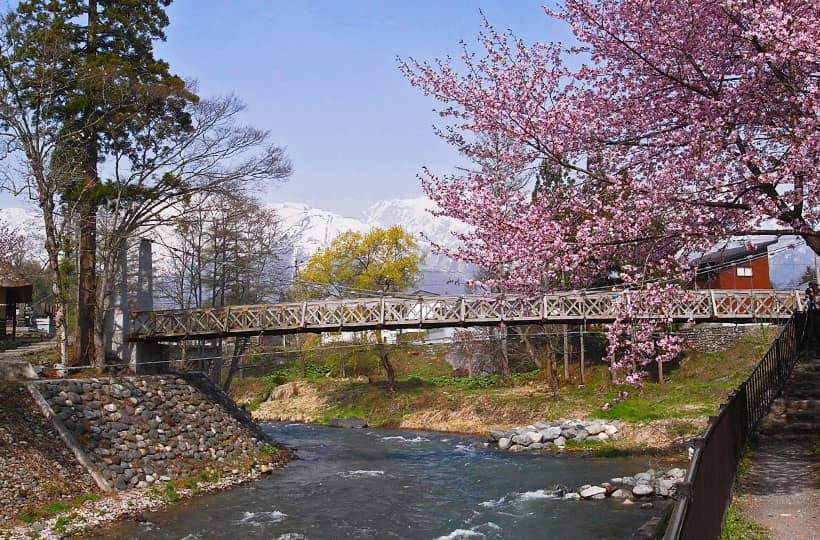 大出のつり橋